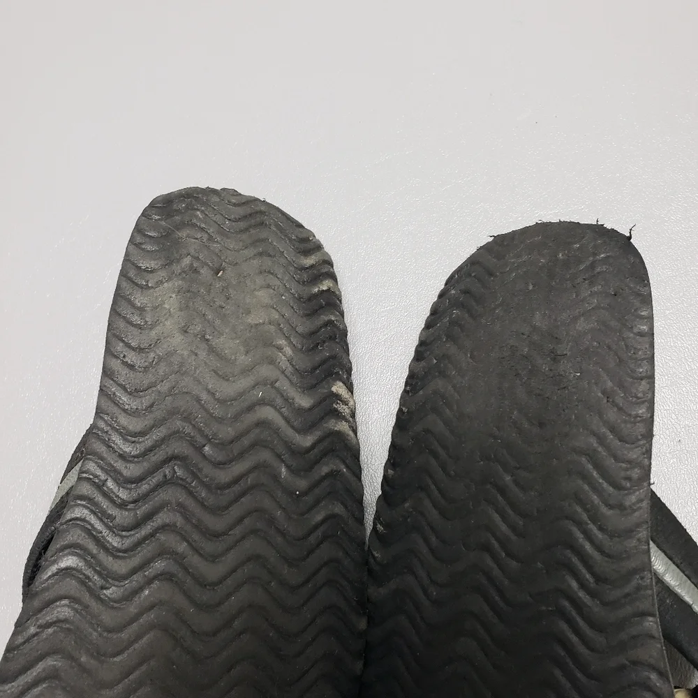 Boys wave zone flip flops size 13